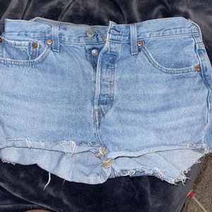 Levi shorts size 29